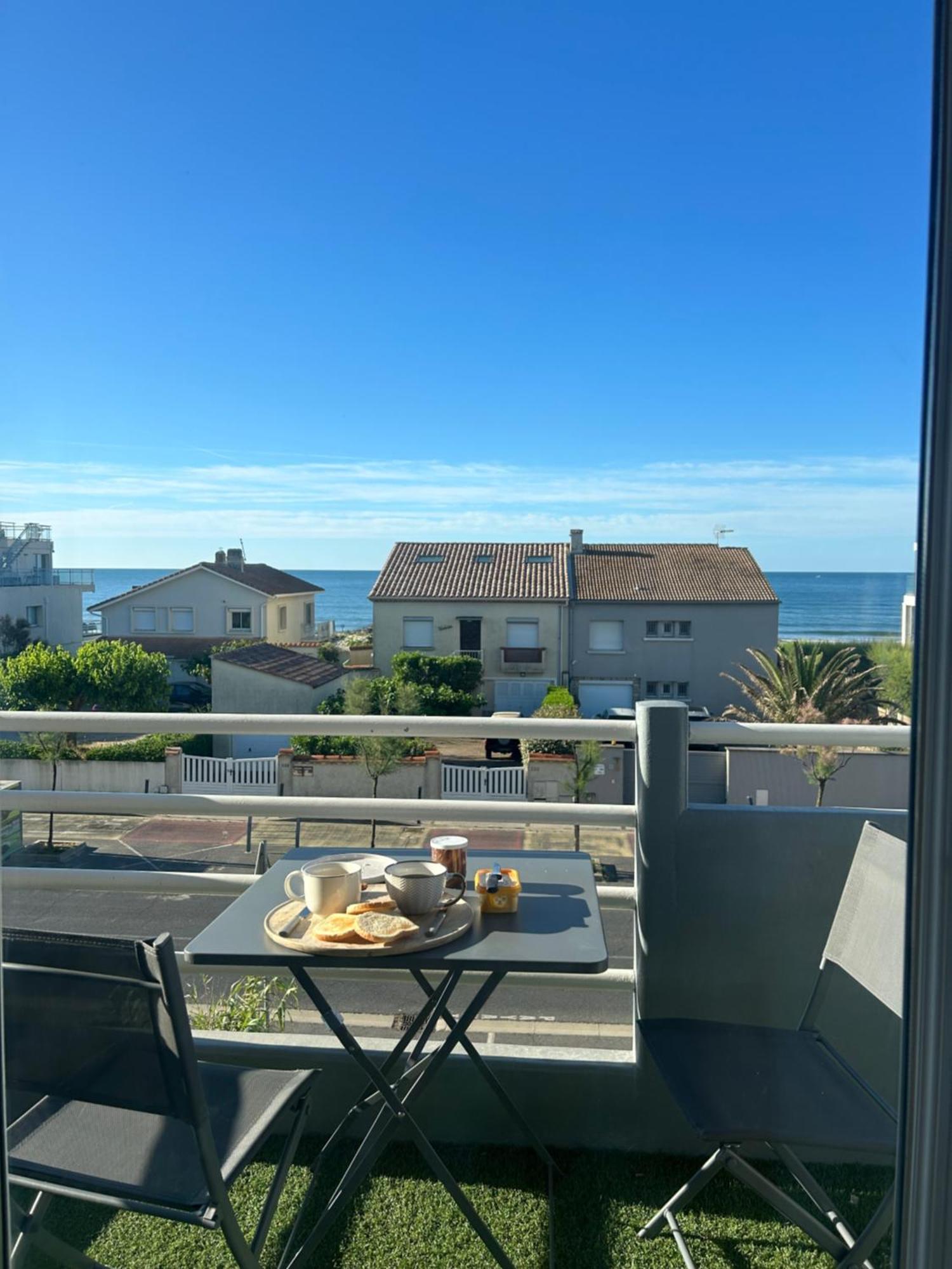 Appartement Traversant Vue Mer Et Etang Моґійо Екстер'єр фото